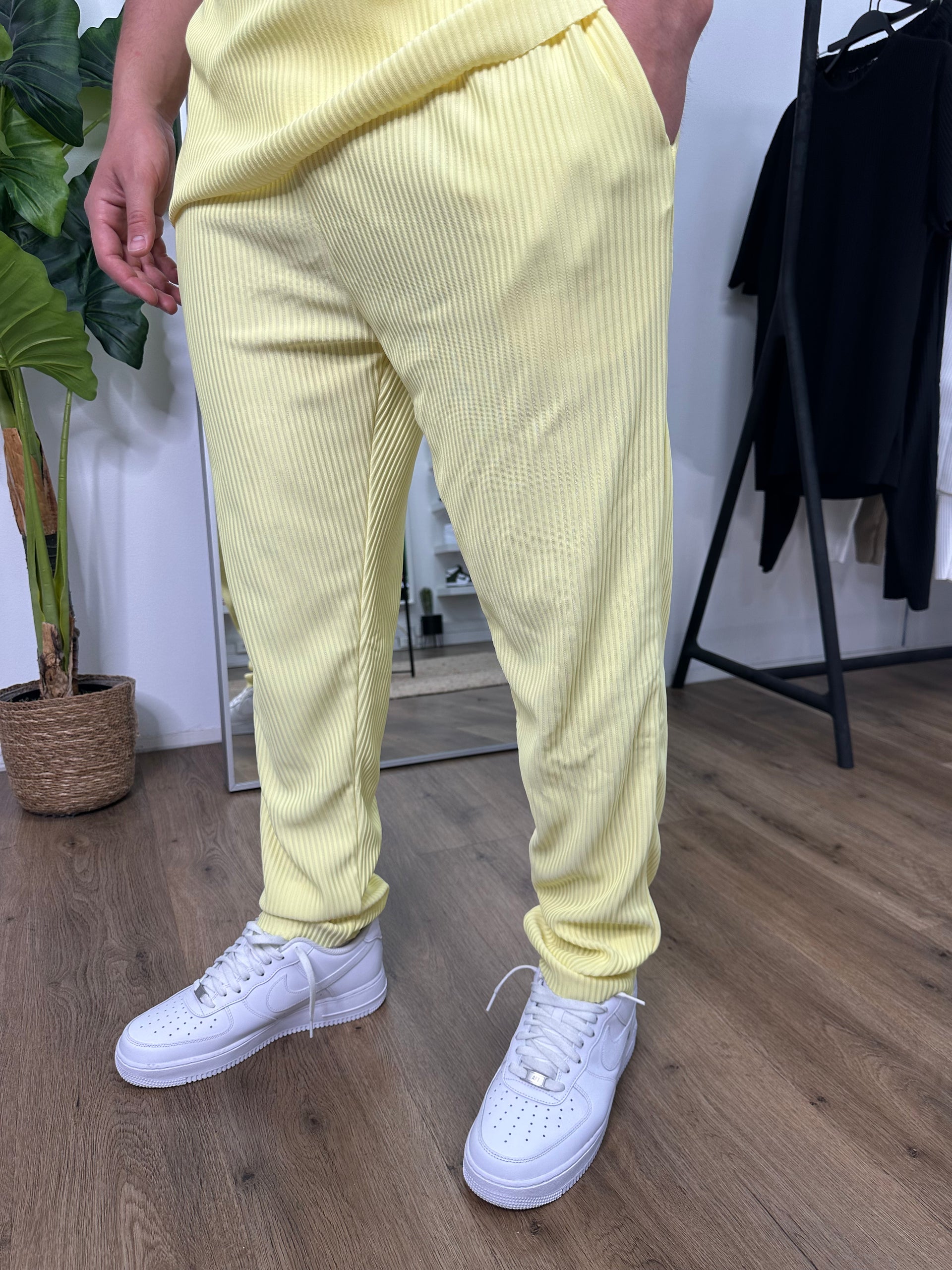 Yellow pleated set