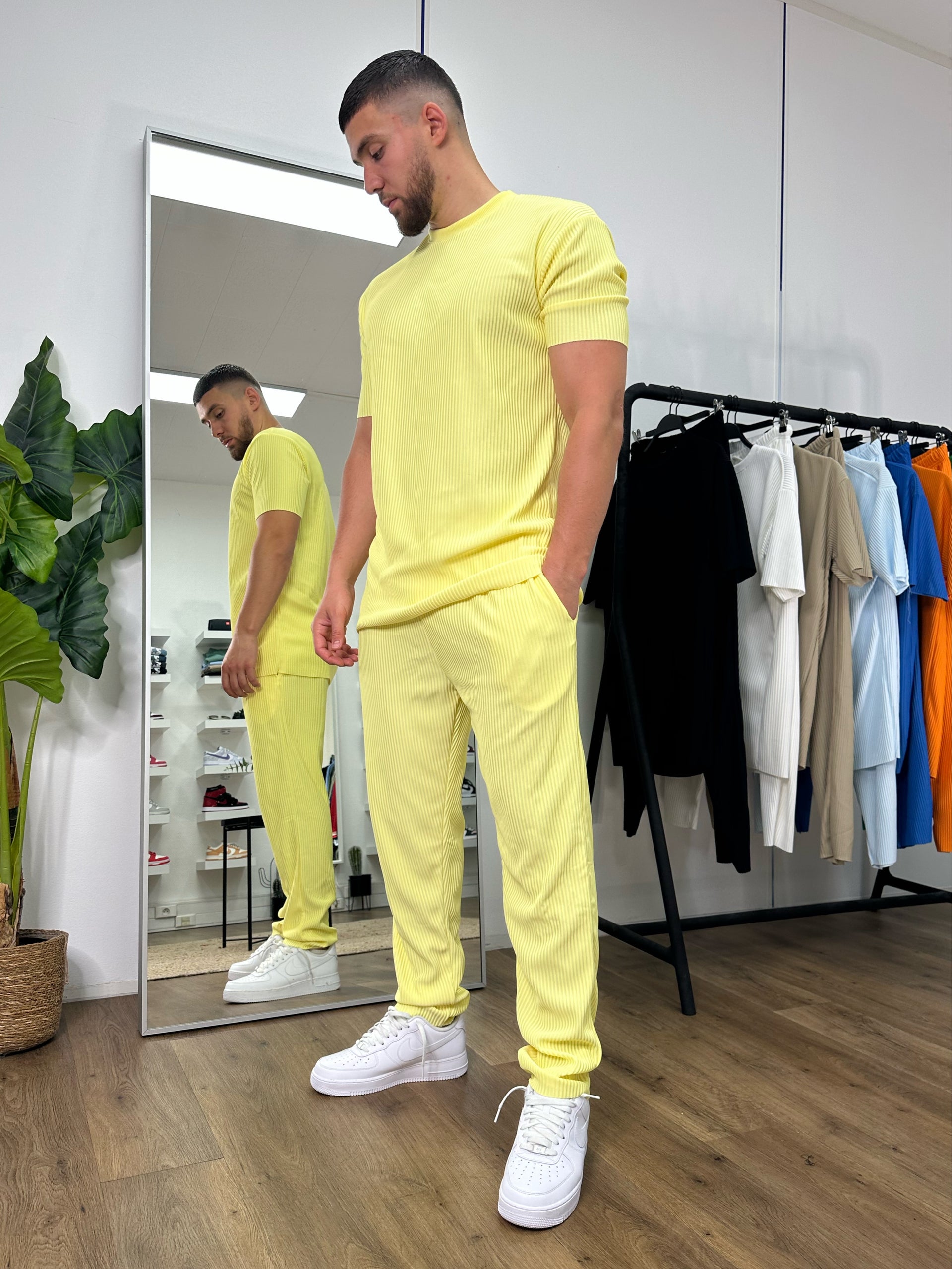 Yellow pleated set